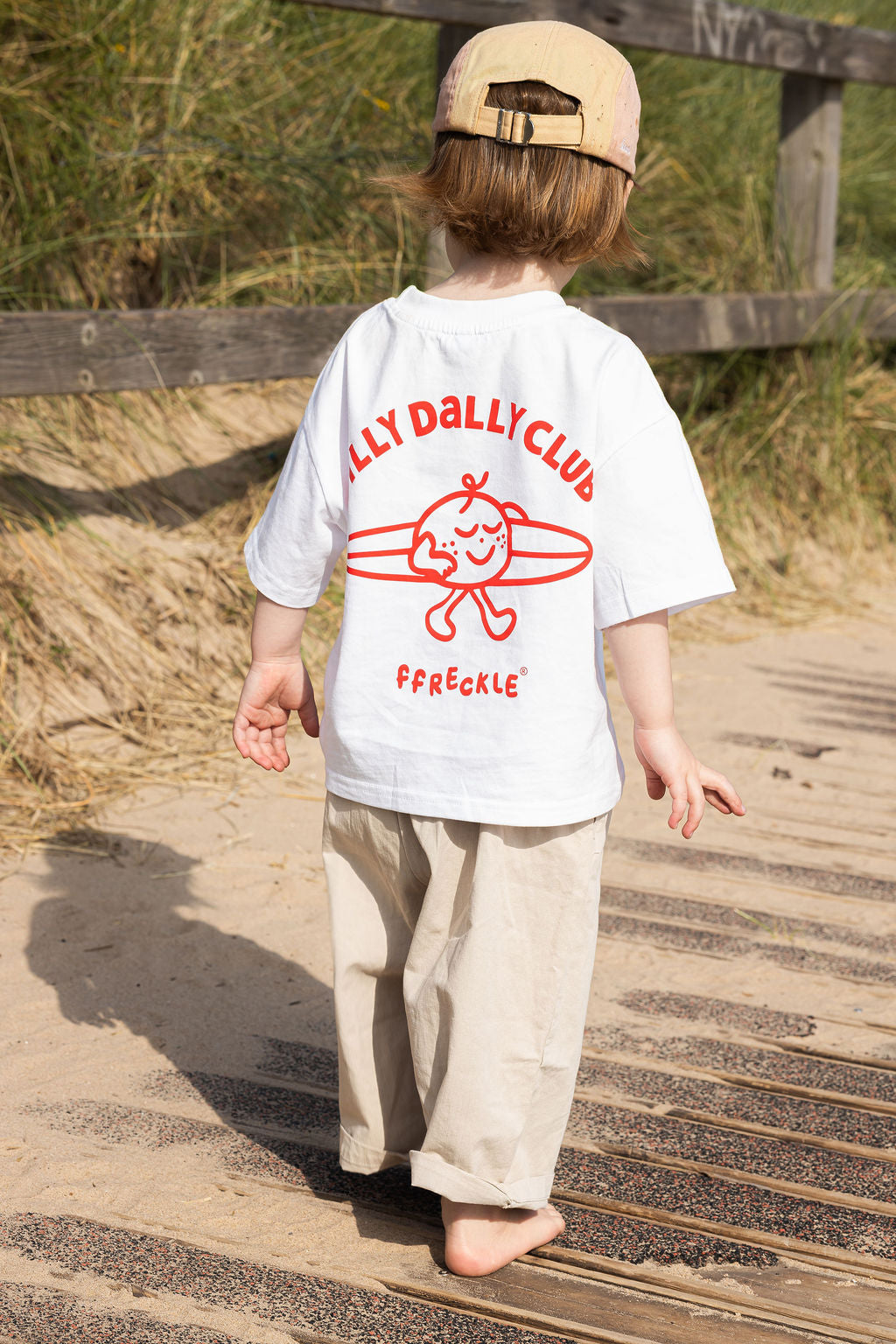 Dilly Dally Tee
